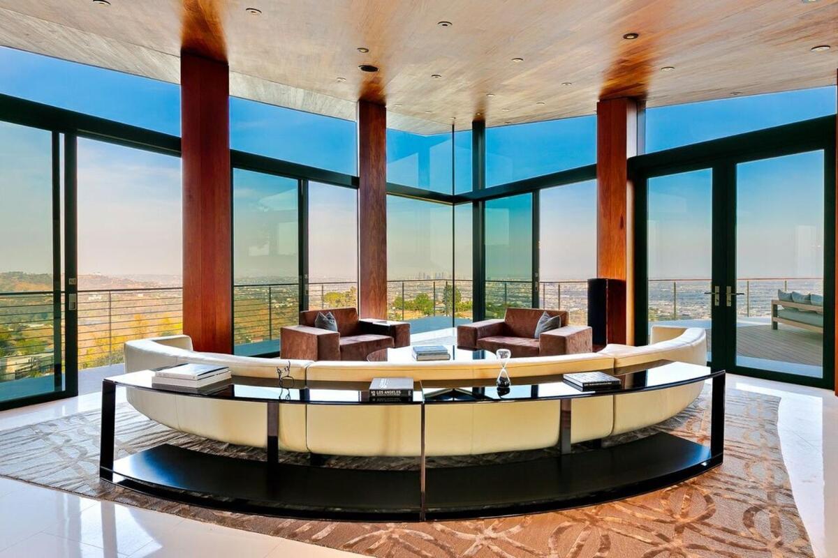 Modern With Unmatched Skyline Views Ferienhaus *