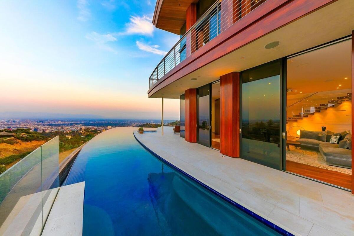 Ferienhaus Modern With Unmatched Skyline Views