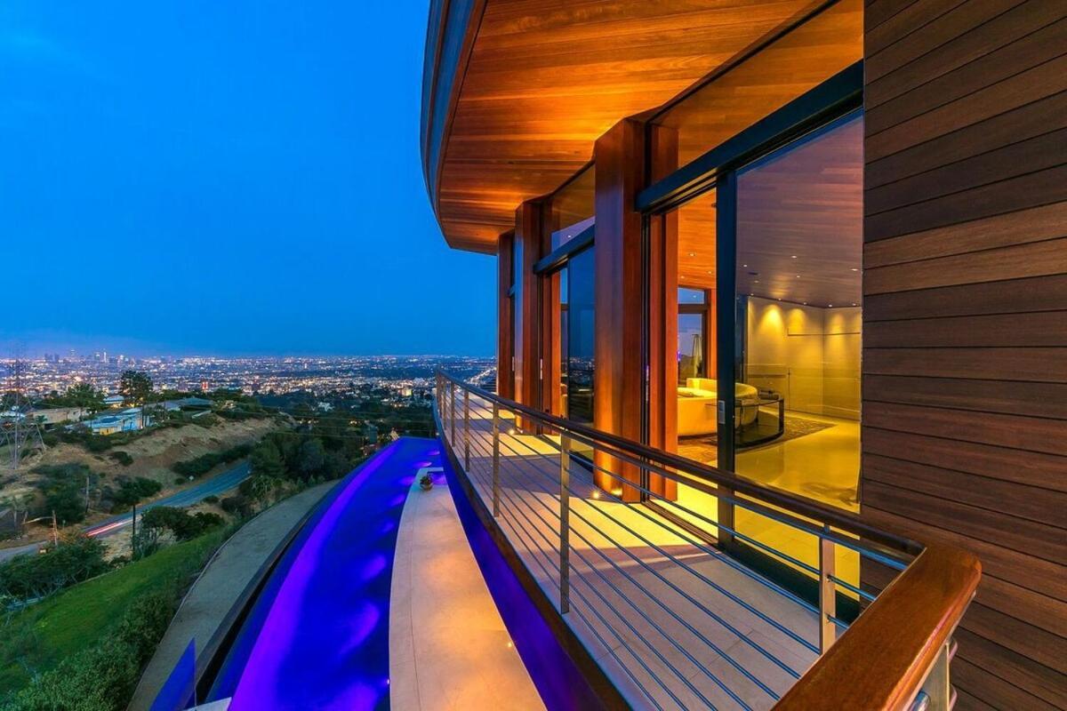 Ferienhaus Modern With Unmatched Skyline Views