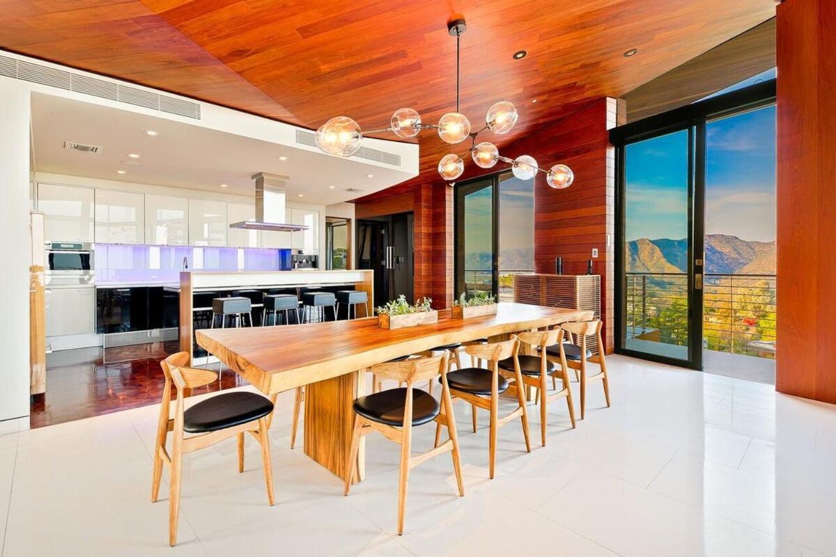 Ferienhaus Modern With Unmatched Skyline Views