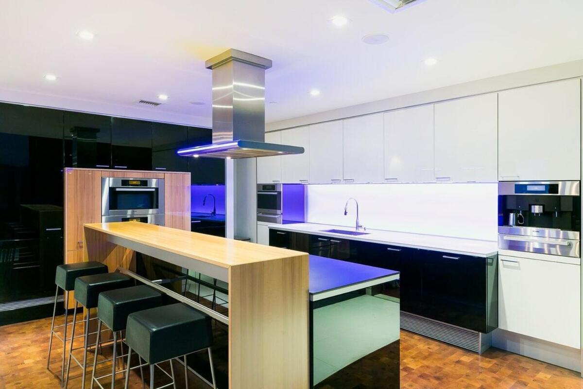Modern With Unmatched Skyline Views * Los Angeles